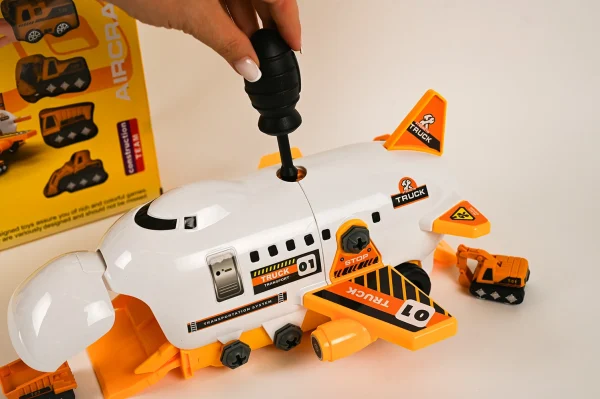 Lietadlo CARGO s nákladnými autíčkami