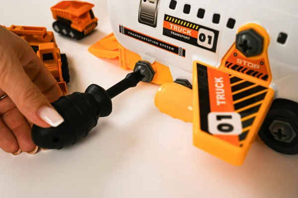 Lietadlo CARGO s nákladnými autíčkami