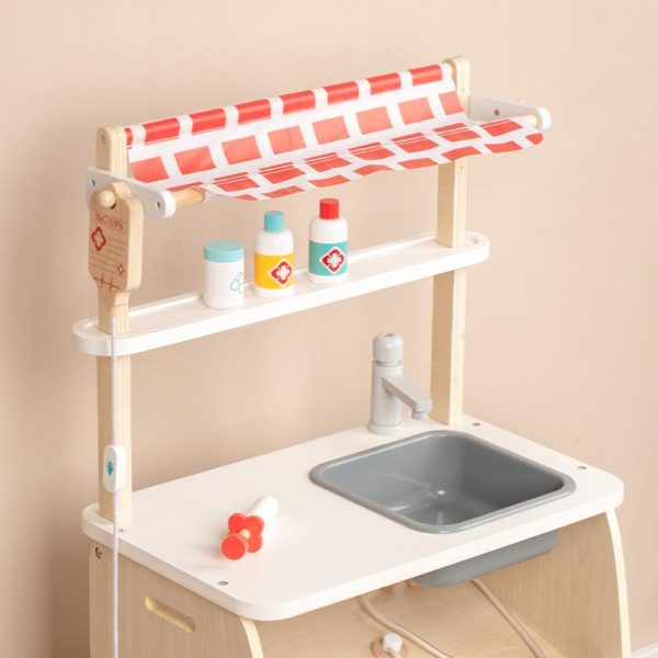 Drevená ambulancia + 22ks príslušenstva