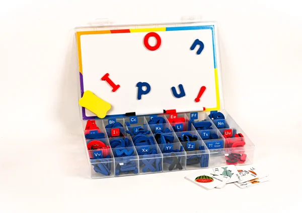 Magnetické písmenká v kufríku s tabuľou