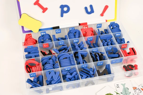 Magnetické písmenká v kufríku s tabuľou