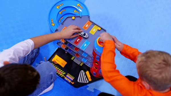 City parking - viacposchodové parkovisko s autíčkami