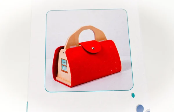 Drevený domček s doplnkami - prenosný